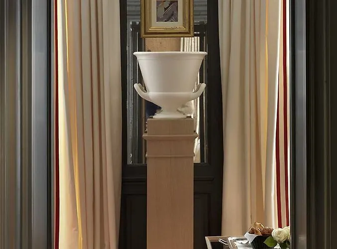 Marquis Faubourg Saint-honore - Small Luxury Of The World Hotel 5*